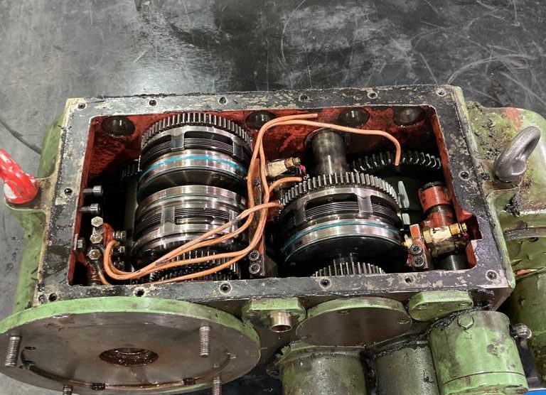 Reparación de caja de embragues mandrinadora SKODA