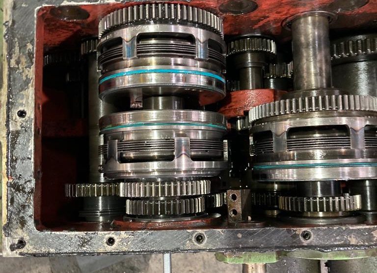 Reparación de caja de embragues mandrinadora SKODA