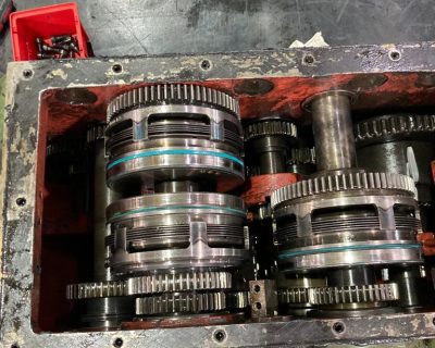 Reparación de caja de embragues mandrinadora SKODA