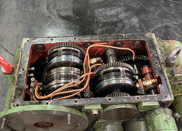 Reparación de caja de embragues mandrinadora SKODA